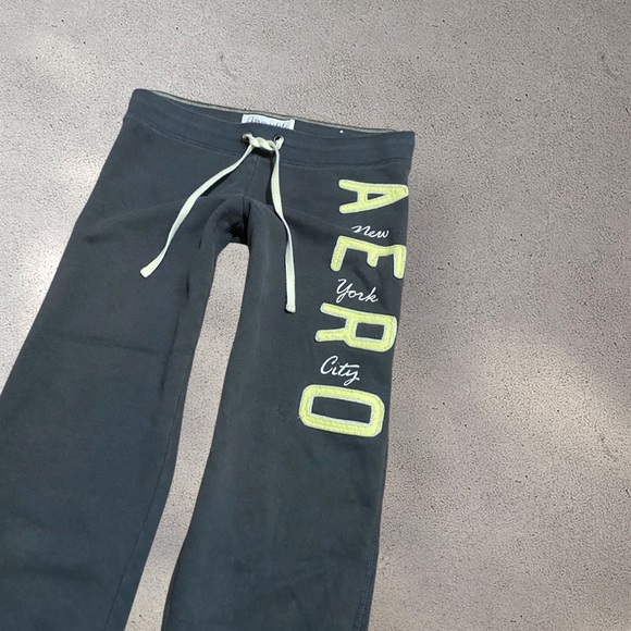!! SOLD DO NOT BUY !! Aeropostale Grey & Green Cropped Sweatpants - Picture 1 of 4